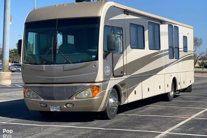 2005 Pace-Arrow M-37C (Workhorse)