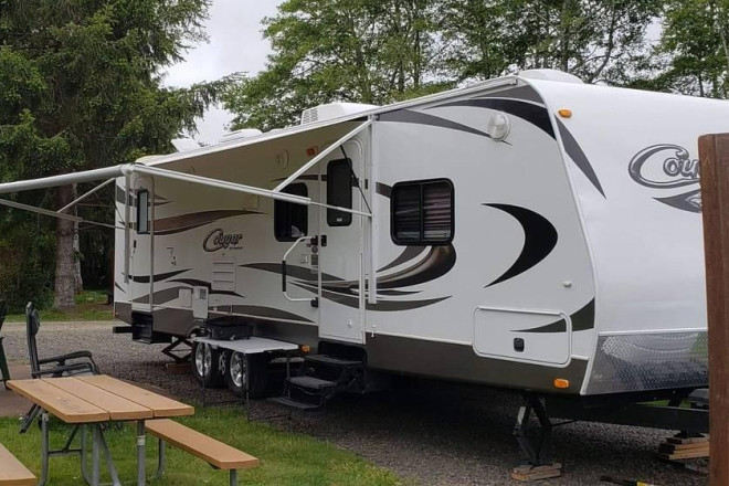 2013 Cougar Half-Ton Series 28RBSWE