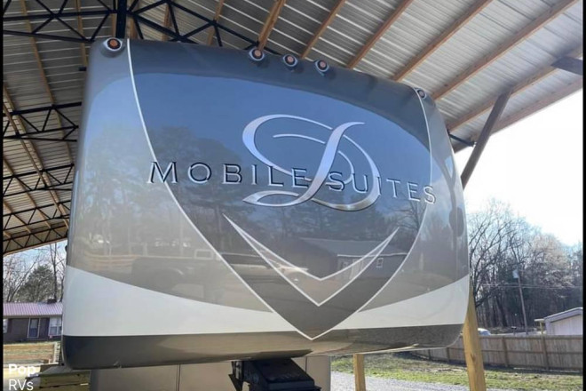 2020 Mobile Suites Houston 44
