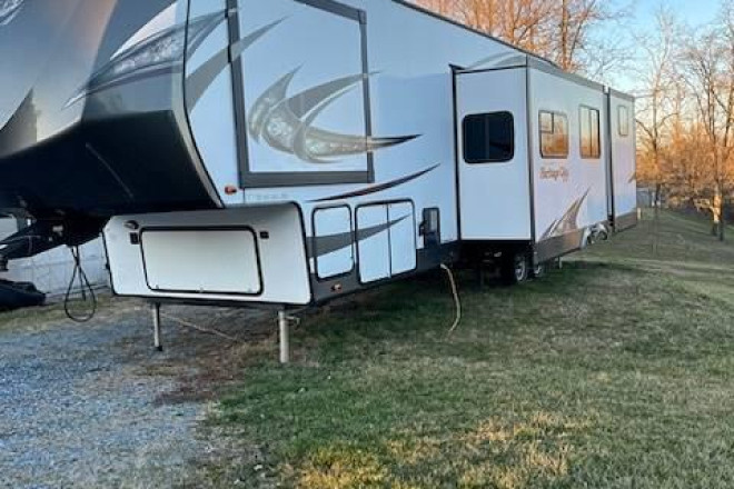 2018 Wildwood Heritage Glen LTZ M-356QB