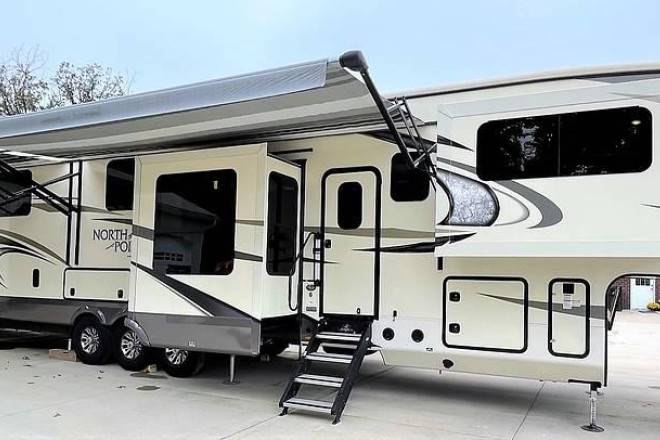 2018 North Point 385THWS