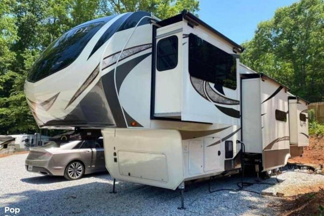 2018 Solitude 379FLS