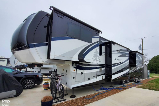 2019 Redwood 3951WB