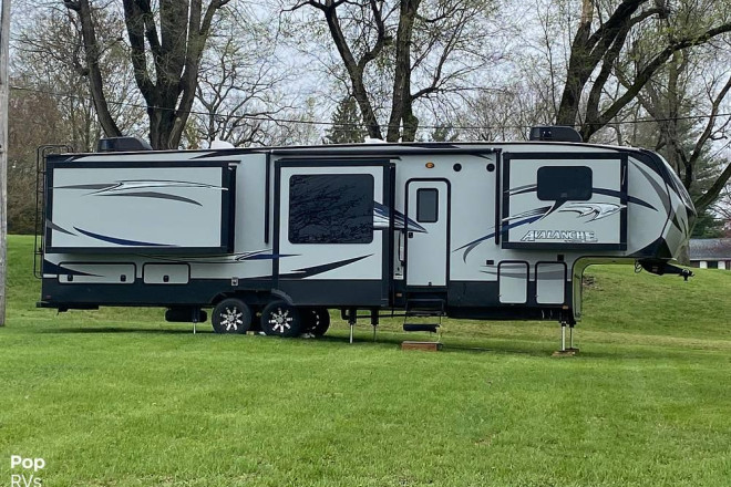 2016 Avalanche 380FL