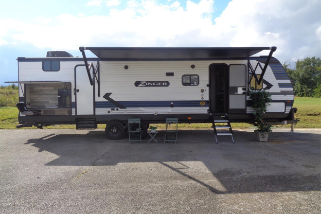 2022 Zinger 328sb